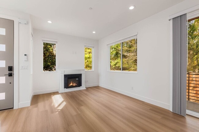 Building Photo - 106 6th St South