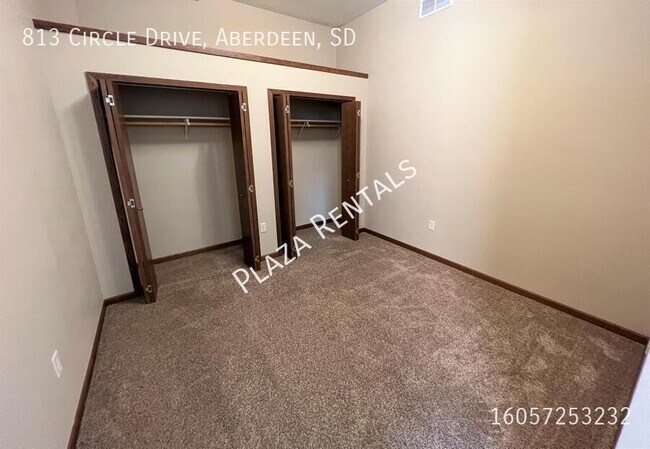 Building Photo - 214 S Kline St