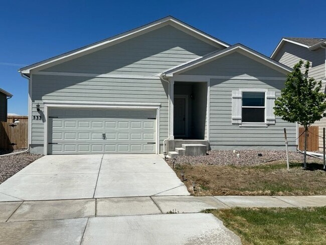 Building Photo - New 3 bedroom, 2 bath ranch style home in ...
