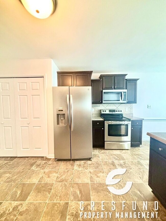 Building Photo - Freshly Painted and Spacious 4 Bedroom, 3 ...