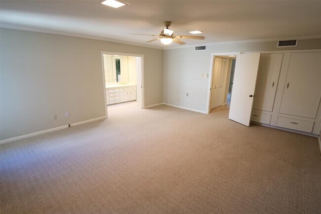 Building Photo - 7620 Del Monte Dr