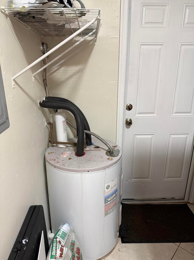 Building Photo - 6808 NW 70th St