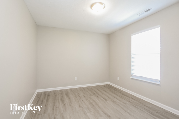 Building Photo - 737 Prospector Dr