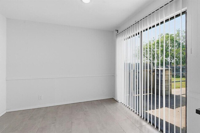 Building Photo - 2106 Lamplight Village Cir
