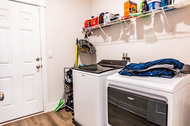 Building Photo - 1109 Shoal River Dr