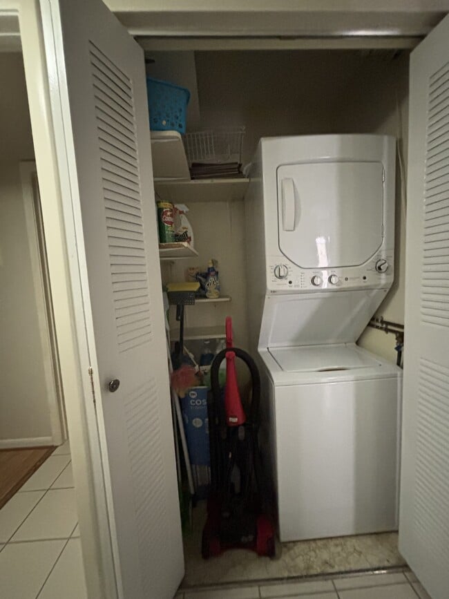 Building Photo - 120 Hibiscus Woods Ct