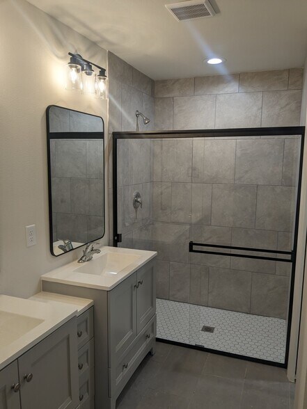 Building Photo - 5396 Gulfport Terrace
