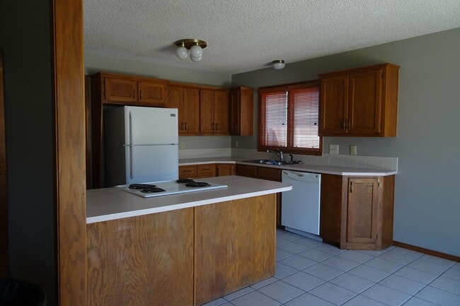 Building Photo - 11310 W Delano Ave