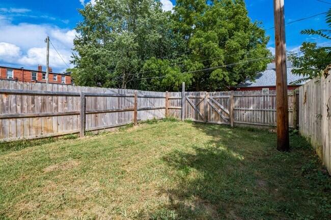 Building Photo - MOVE-IN SPECIAL: $500 OFF DEPOSIT! Stunnin...