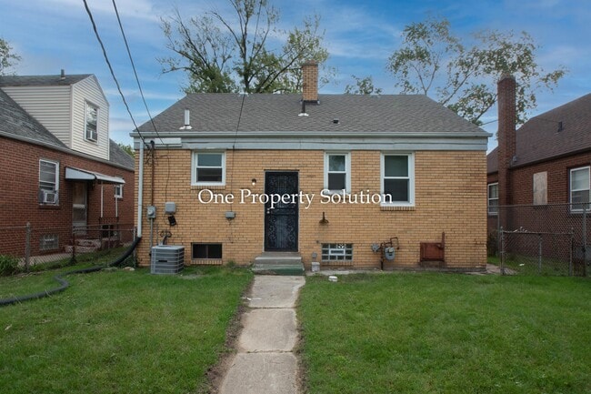 Building Photo - 4656 Pierce St