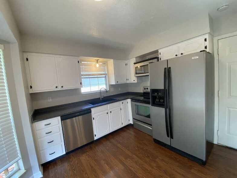 Building Photo - 141 Agee Cir E