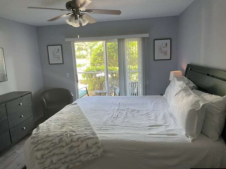 Master Bedroom - 850 S Tamiami Trl