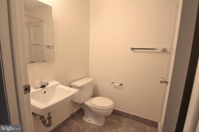 Building Photo - 830 Heather Ridge Dr