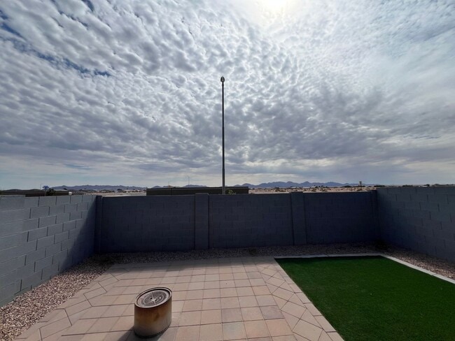 Building Photo - 3 BEDROOM HOME WITH SOLAR IN DESERT SKY!