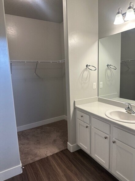 Building Photo - 5208 W Cannavale Ln