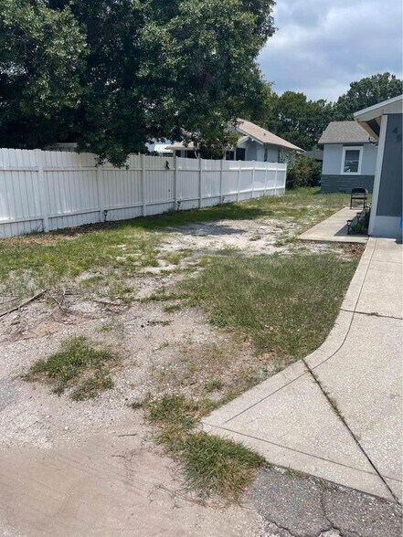 Building Photo - 4520 Burlington Ave N