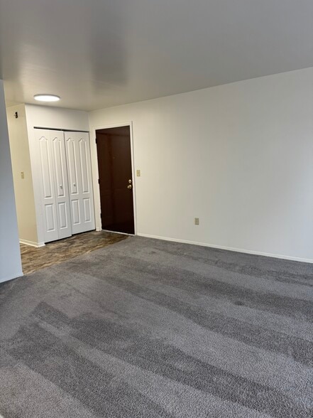 Building Photo - 1001 White Oak Rd