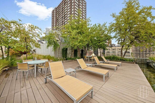 Building Photo - 303 E 33rd St