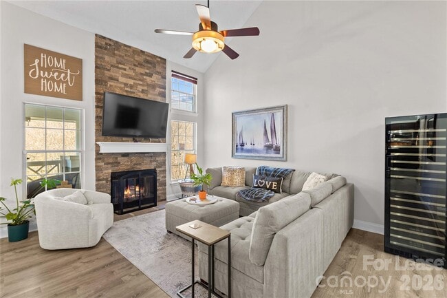 Building Photo - 19843 Henderson Rd