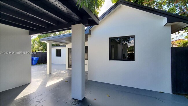 Building Photo - 40 SW 34th Ave