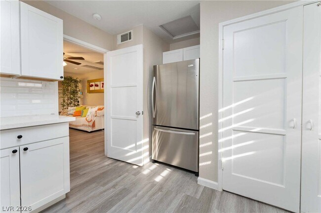 Building Photo - 1021 Griffith Ave