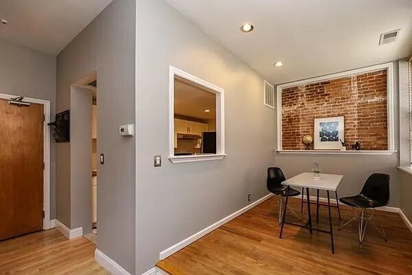 Building Photo - Prime Quincy Location! Beautiful 1BR Near Wollaston Red Line