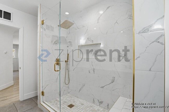 Building Photo - 1421 Stearns Dr