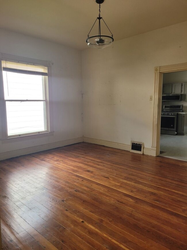 Building Photo - Nice 2Bed/1Bath Cottage
