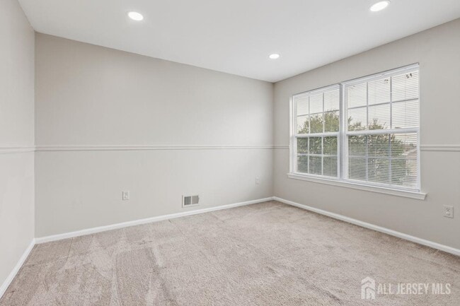 Building Photo - 121 Giera Ct