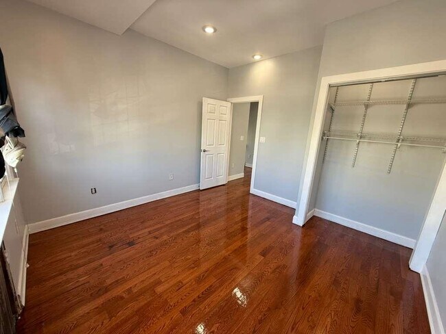 Building Photo - 18 W 49th St