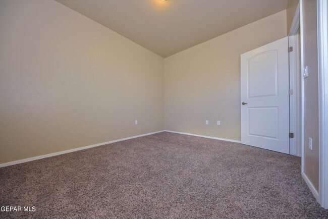 Building Photo - 270 Silver Hill