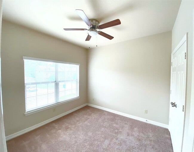 Building Photo - 37 Woodland Hills Dr