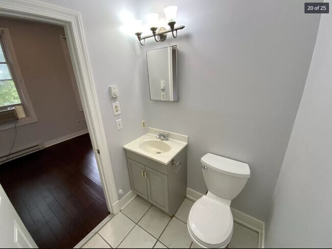 Building Photo - 2206 Parkwood Ave