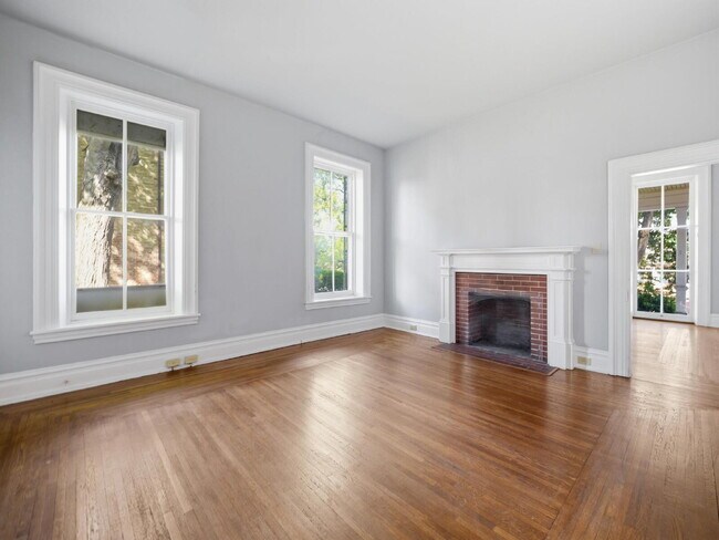 Building Photo - Charming 2-Bedroom, 2-Bath First-Floor Residence in a Beautifully Renovated Historic Home