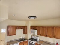 Building Photo - 413-415-415 N 6th Ave