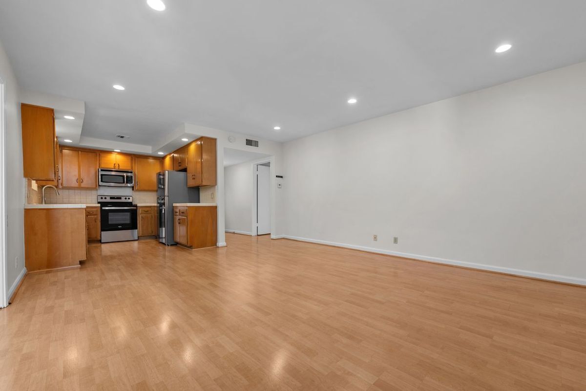 Building Photo - 385 Cliff Dr