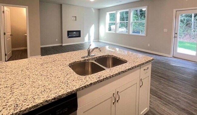 Building Photo - 111 Millers Ln