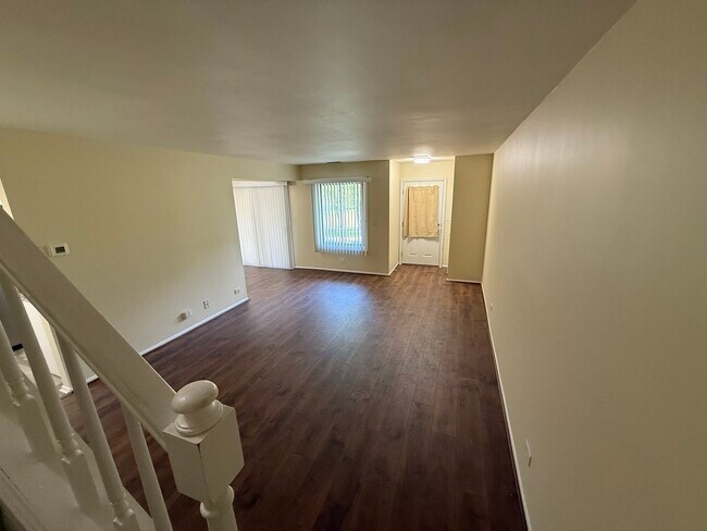 Building Photo - 385 Pierce Ct