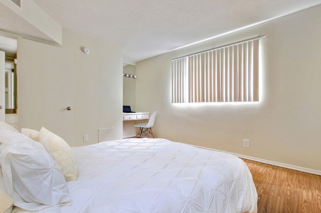 Building Photo - Sepulveda Place Apartments