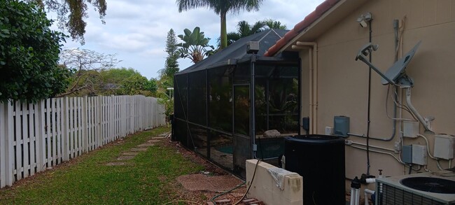 Building Photo - 3720 Coral Hills Dr