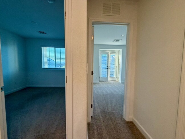 Building Photo - 3 BED 2.5 BATH 2 CAR GARAGE TOWNHOUSE FOR RENT LOCATED IN CADENCE MASTER COMMUNITY