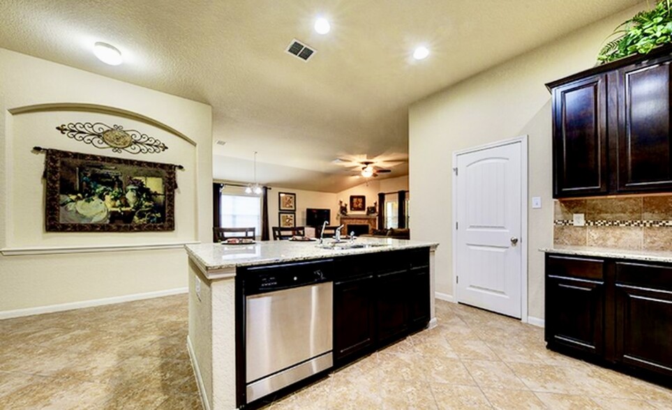 kitchen island view - 838 Madison Ave