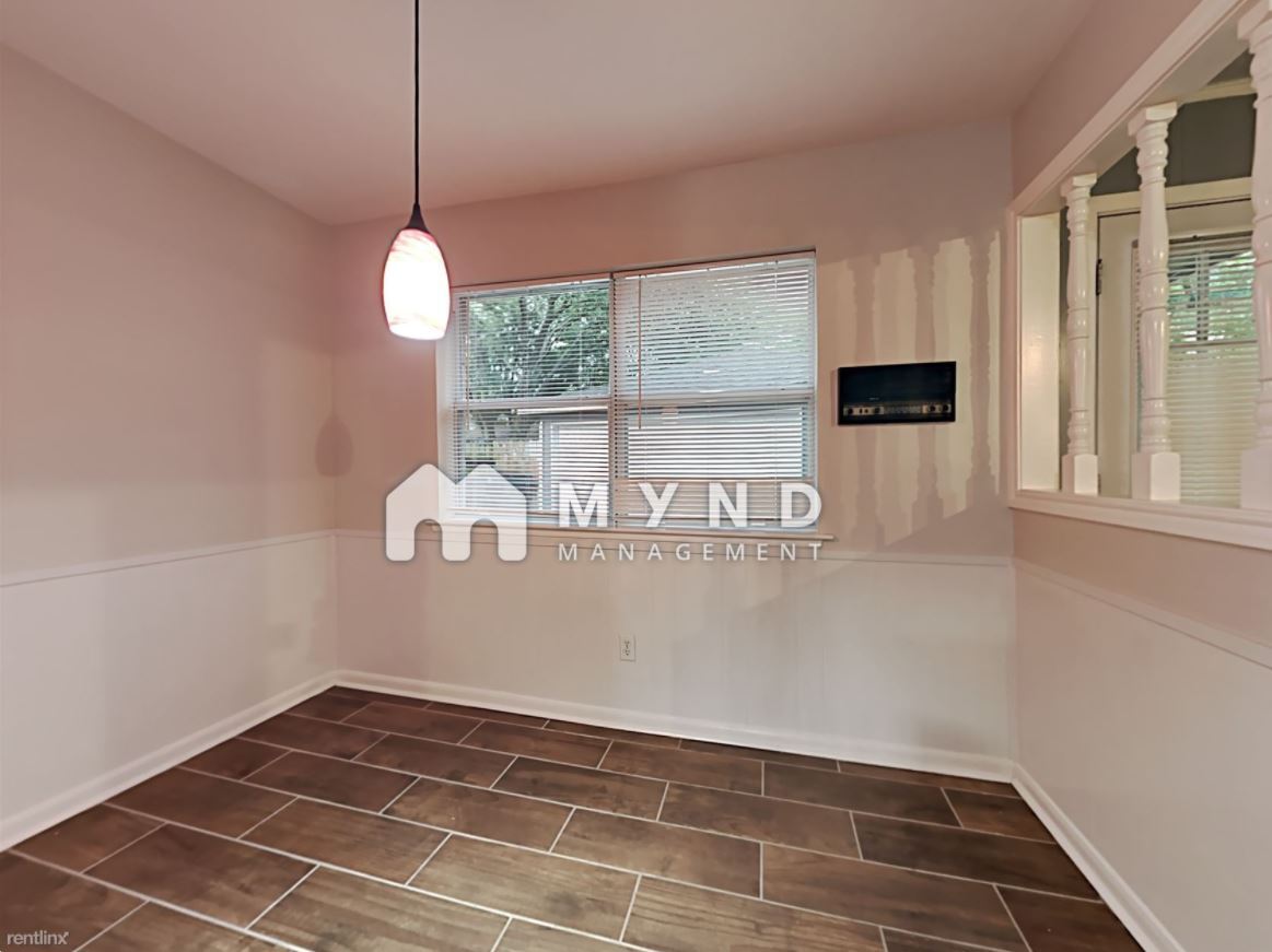 Breakfast area - 10019 Golden Sunshine Dr