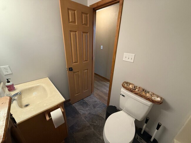 Building Photo - Spacious 5 Bedroom Home in a Peaceful Country Setting