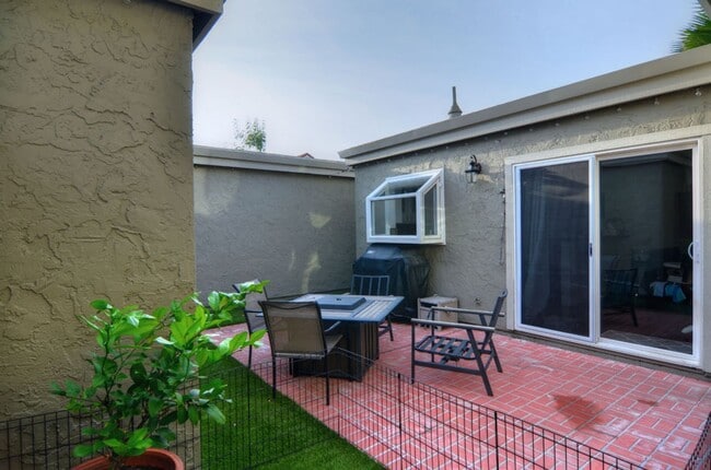 Building Photo - Beautiful Remodeled Home w/Attached 2 Car ...