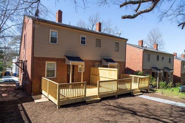 Building Photo - Spacious 1 Bedroom Duplex in Trinity Park, blocks from Duke! - Renovated & Pet Friendly