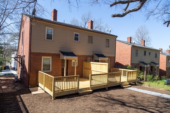 Building Photo - Spacious 1 Bedroom Duplex in Trinity Park,...