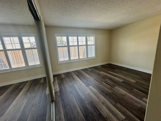 Building Photo - 3 Bedroom - North Napa (cross street Salvador)