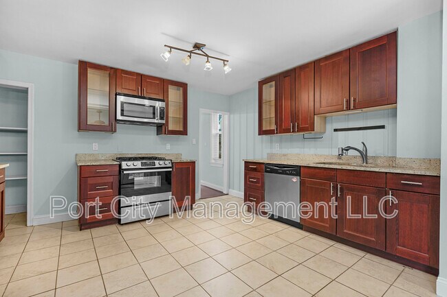 Building Photo - 1201 Union Ave