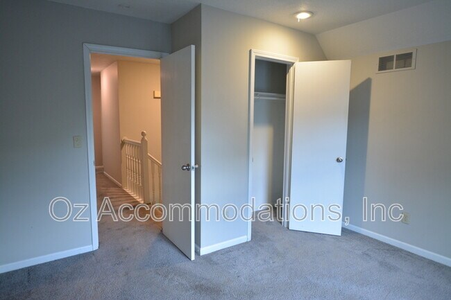 Building Photo - 1213 E Butterfield Pl